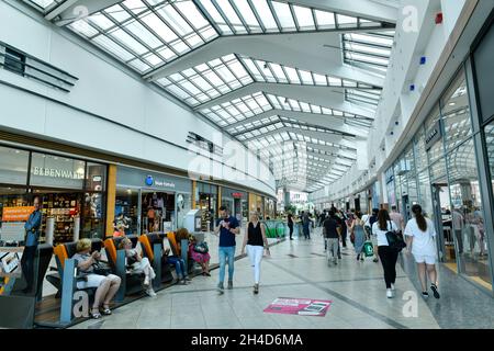 Einkaufszentrum Waterfront, AG-Weser-Straße, Gröpelingen, Brema, Deutschland Foto Stock