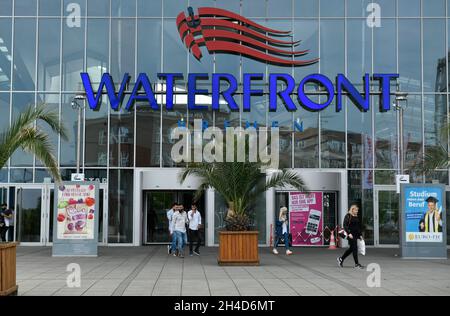 Einkaufszentrum Waterfront, AG-Weser-Straße, Gröpelingen, Brema, Deutschland Foto Stock