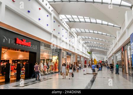 Einkaufszentrum Waterfront, AG-Weser-Straße, Gröpelingen, Brema, Deutschland Foto Stock