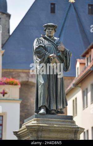 Statua, Martin Luther, Marktplatz, Lutherstadt Eisleben, Sachsen-Anhalt, Deutschland Foto Stock