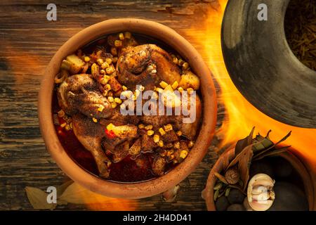 Tagine marocchina con pollo e verdure Foto Stock