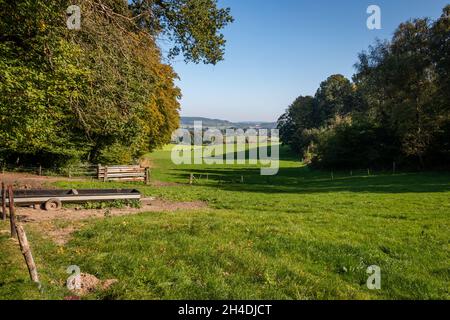 Il paesaggio della provincia di Limburgo con valli e colline nelle vicinanze del villaggio di Mechelen, Paesi Bassi Foto Stock