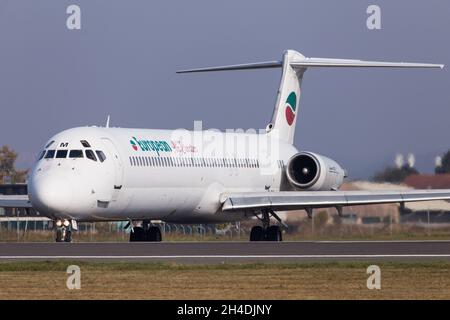 GR, AUSTRIA - 31 ottobre 2012: Carta aerea europea MD82 per la partenza su un volo charter Foto Stock