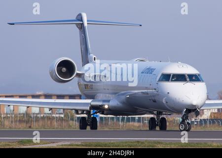 GRAZ, AUSTRIA - 31 ottobre 2012: Il jet regionale Lufthansa si infila per la partenza a Graz Foto Stock