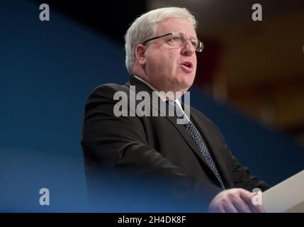 Segretario di Stato per i trasporti Patrick McLoughlin durante la Conferenza del Partito conservatore 2014, presso l'ICC di Birmingham. Foto Stock