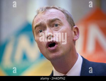 Tim Farron, leader dei liberal-democratici, ha pronunciato un discorso sul caso liberale di rimanere all’interno dell’Unione europea nel centro di Londra il 11 maggio 2016. Foto Stock