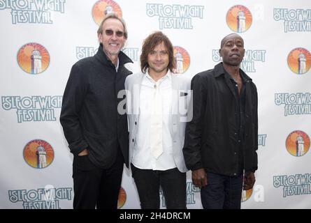 'mike + The Mechanics' al backstage del Festival dell'Isola di Wight, Seaclose Park, Newport, Isola di Wight, domenica 12 giugno. Foto Stock