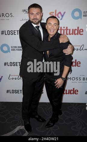 (L-R) ben Cohen e Julien MacDonald partecipano agli Attitude Pride Awards 2016 al Grand at Trafalgar Square, nel centro di Londra. Lunedì 10 ottobre 2016. Il credito fotografico deve essere: Isabel Infantes / EMPICS Entertainment. Foto Stock