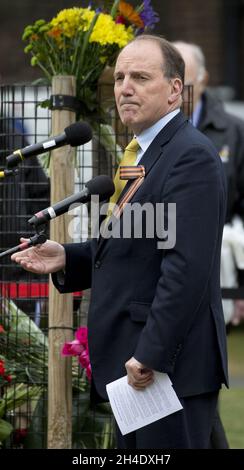 L'ex deputato liberaldemocratico Simon Hughes ha tenuto un discorso durante le celebrazioni del giorno della Vittoria al Memoriale sovietico di guerra a Londra, per celebrare il 72° anniversario della vittoria dell'esercito sovietico e dei suoi alleati sulla Germania nazista nella seconda guerra mondiale Foto datata: Martedì 9 maggio 2017. Il credito fotografico deve essere: Isabel Infantes / EMPICS Entertainment. Foto Stock