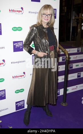 Twiggy partecipa al concorso Specsavers's Spectacle Wearer of the Year Awards 2017 presso 8 Northumberland Avenue, Londra. Foto Stock