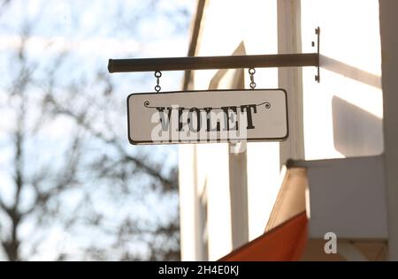 Una visione generale della Violet Bakery a Hackney, Londra orientale, che è stato scelto per fare la torta per il matrimonio nel maggio del principe Harry e Meghan. Foto datata: Mercoledì 21 marzo 2018. Il credito fotografico deve essere: Isabel Infantes / EMPICS Entertainment. Foto Stock