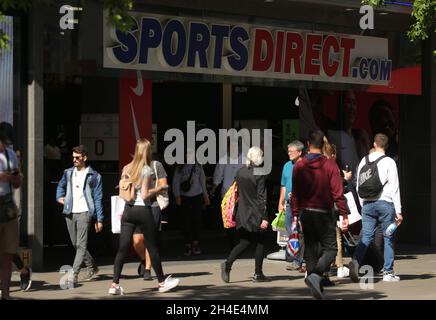 Una filiale DI SPORT DIRETTAMENTE in Oxford Street, nel centro di Londra. Foto datata: Mercoledì 6 giugno 2019. Il credito fotografico deve essere: Isabel Infantes / EMPICS Entertainment. Foto Stock