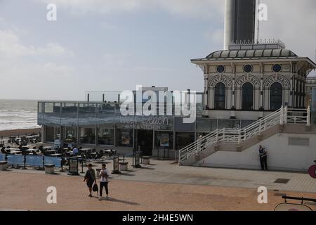 Vista generale del West Beach Bar & Kitchen presso la torre i360 della British Airways a Brighton. Foto datata: Martedì 24 settembre 2019. Il credito fotografico deve essere: Isabel Infantes / EMPICS Entertainment. Foto Stock