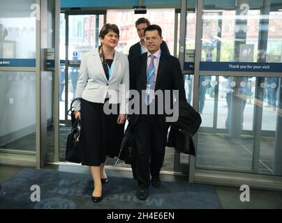 Il leader del Partito Unionista democratico Arlene Foster e il deputato di James Brokenshire arrivano il terzo giorno della Conferenza del Partito conservatore che si svolge presso il Centro Congressi di Manchester. Foto datata: Martedì 1 ottobre 2019. Il credito fotografico deve essere: Isabel Infantes / EMPICS Entertainment. Foto Stock