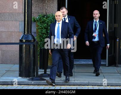 Il Cancelliere dello scacchiere Sajid Javid arriva l'ultimo giorno della Conferenza del Partito conservatore per entrare nella sala principale del Centro Congressi di Manchester. Foto datata: Mercoledì 2 ottobre 2019. Il credito fotografico deve essere: Isabel Infantes / EMPICS Entertainment. Foto Stock