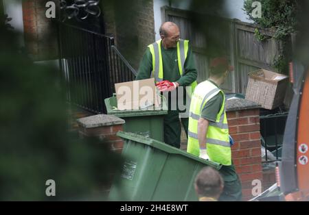 Islington council rifiuta i raccoglitori di eliminare i contenitori di riciclaggio dai residenti locali nel nord di Londra. Data foto: Giovedì 11 giugno 2020. Foto Stock