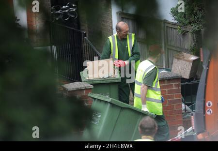 Islington council rifiuta i raccoglitori di eliminare i contenitori di riciclaggio dai residenti locali nel nord di Londra. Data foto: Giovedì 11 giugno 2020. Foto Stock