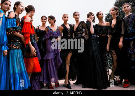 Backstage alla collezione Primavera / Estate 2017 di Alberta Ferretti a Milano. 21 sez. 2016 Foto Stock