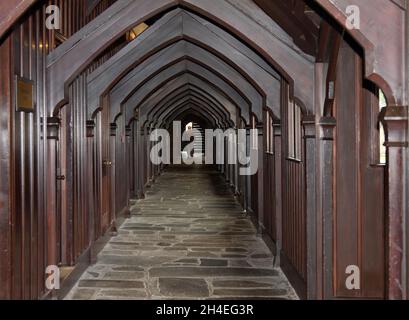 Edificio del Consiglio Provinciale; 1858-65; corridoio interno; stile gotico, pareti di legno, Molti archi bassi, antichi, South Island, Christchurch; Nuovo zelo Foto Stock