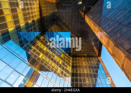 1980 vetro, acciaio e granito rosa No 1 London Bridge Office building, London Bridge, London, UK Foto Stock