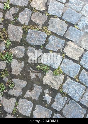 marciapiede costruito con ciottoli. sfondo Foto Stock