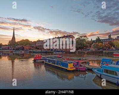 Sunrise, St Mary Redcliffe Church, River Avon, Bristol, Inghilterra, Regno Unito, GB. Foto Stock