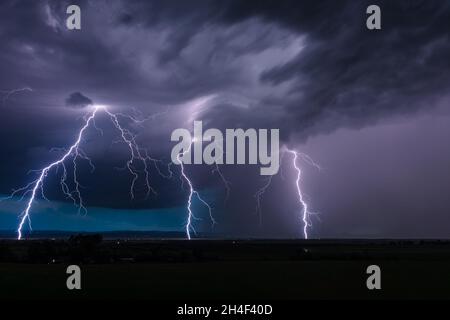 Temporali fulmini e nuvole di tempeste su Sturgis, South Dakota Foto Stock