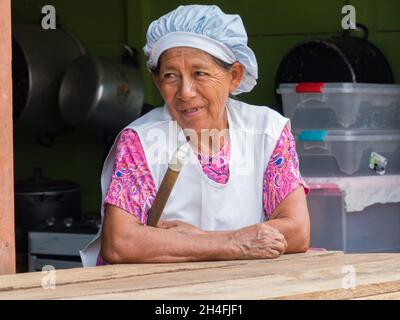 Amazzonia. America Latina - Sep 2017: Ritratto di una donna felice abitante locale della foresta amazzonica - Atalaia do Norte a Javari Valley. Brasile Foto Stock