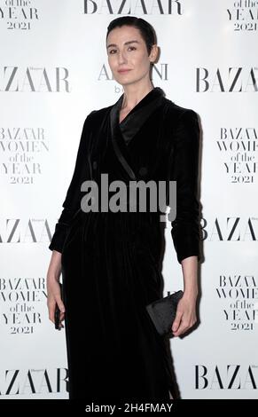 Erin o'Connor arriva per i premi Harper's Bazaar Women of the Year 2021 a Claridges, Londra. Data foto: Martedì 2 novembre 2021. Foto Stock