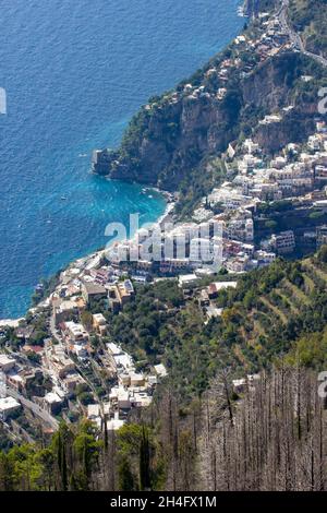 Vista di Positano dal Sentiero degli dei Foto Stock