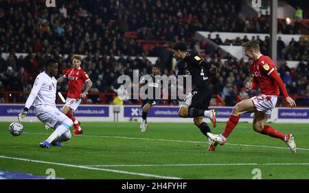 Nottingham, Inghilterra, 2 novembre 2021. Morgan Gibbs-White di Sheffield Utd segna il traguardo di apertura durante la partita del campionato Sky Bet al City Ground di Nottingham. Il credito dovrebbe essere: Simon Bellis / Sportimage Foto Stock