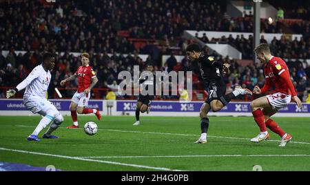 Nottingham, Inghilterra, 2 novembre 2021. Morgan Gibbs-White di Sheffield Utd segna il traguardo di apertura durante la partita del campionato Sky Bet al City Ground di Nottingham. Il credito dovrebbe essere: Simon Bellis / Sportimage Foto Stock