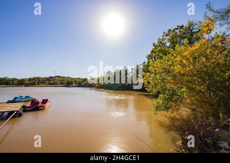 Vista soleggiata del paesaggio nel Roman Nose state Park in Oklahoma Foto Stock