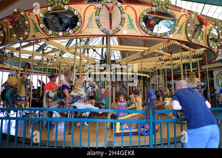 Giostra per bambini a 'Un carosello per Missoula' in Caras Park by Clark Fork River.Missoula.Montana.USA Foto Stock