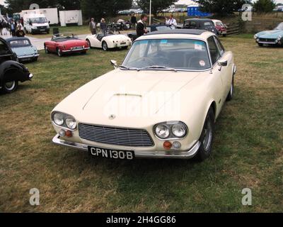 1964 Gordon Keeble nel parcheggio pre 1966 al Goodwood Revival, 18 settembre 2009. Uno dei 99 o 100. Foto Stock