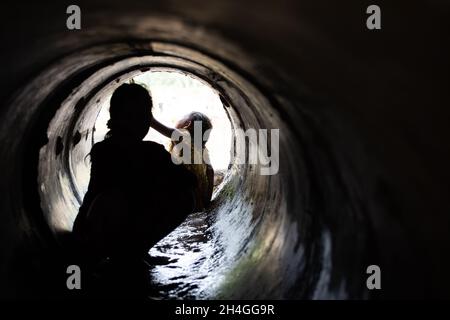 An Giang 21 settembre 2019. I bambini giocano sul campo di riso nel tradizionale festival cambogiano Foto Stock