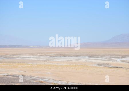 Viste dell'estremità settentrionale della Valle della morte da Harmony Borax Works vicino a Furnace Creek, Death Valley National Park, California, Stati Uniti. Foto Stock