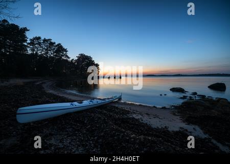 Tramonto sull'isola di Gåsgrund, arcipelago di Espoo, Finlandia Foto Stock