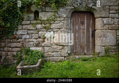 Porta d'ingresso, cancello, portale, Locronan (Lokorn), Finistere, Bretagna, Francia Foto Stock