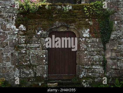 Porta d'ingresso, cancello, portale, Locronan (Lokorn), Finistere, Bretagna, Francia Foto Stock