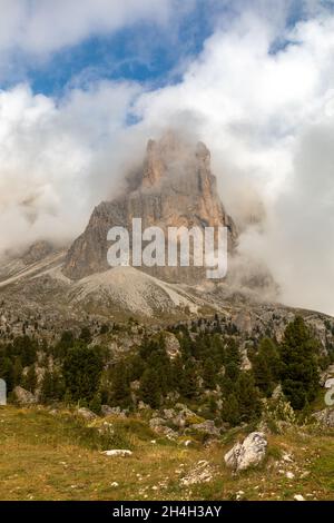 Città di pietra sotto il monte Langkofel, Passo Sella, Alto Adige Foto Stock