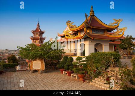 Chua Ngu Tu figlio di Majin Bu Pagoda, vicino a Phan Thiet, Binh Thuan, Vietnam Foto Stock