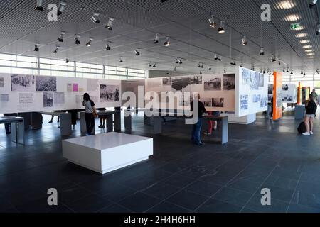 Interni ridisegnati, topografia della mostra del terrore, sul sito dell'ex sede delle SS, Berlino, Germania Foto Stock