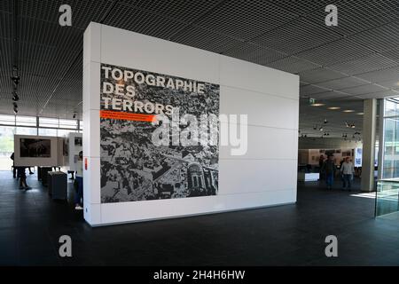 Interni ridisegnati, topografia della mostra del terrore, sul sito dell'ex sede delle SS, Berlino, Germania Foto Stock
