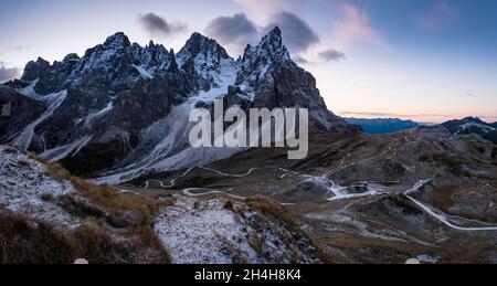 Cimon della pala, Gruppo pala all'alba, Parco Naturale Paneveggio pale di San Martino, Passo Rolle, Trentino, Italia Foto Stock