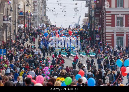 Vladivostok, Russia - 1° maggio 2016: Processione celebrativa del 1° maggio. Foto Stock