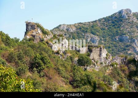 Asenova Krepost o la Fortezza di Asen in Bulgaria vista panoramica Foto Stock