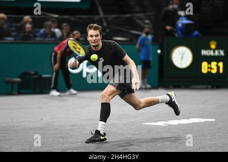 Parigi, Francia, 2 novembre 2021, Alexander 'asha' Bublik del Kazakhstan durante il torneo di tennis Rolex Paris Masters 2021, ATP Masters 1000, il 2 novembre 2021 presso l'Accor Arena di Parigi, Francia - Foto: Victor Joly/DPPI/LiveMedia Credit: Independent Photo Agency/Alamy Live News Foto Stock