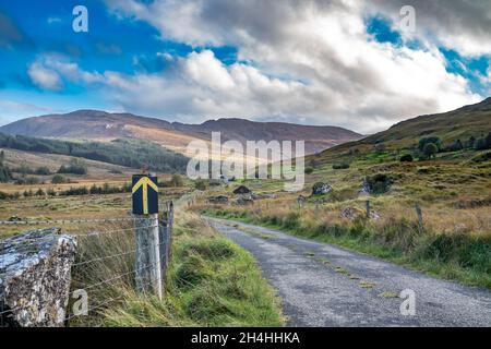 Pioggia che entra nelle Bluestack Mountains tra Glenties e Ballybofey nella contea di Donegal - Irlanda. Foto Stock