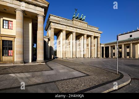 Porta di Brandeburgo, Piazza Pariser, Unter den Linden, Berlino, Germania Foto Stock